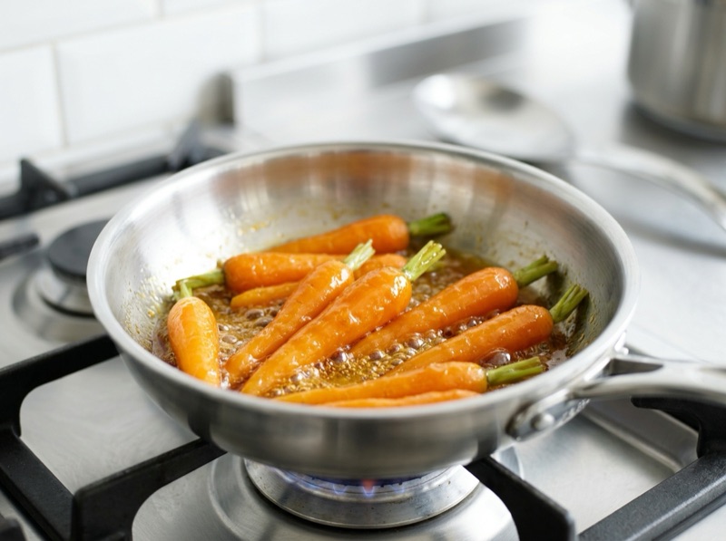 野菜のグラッセは水が消えると同時に火が通るように